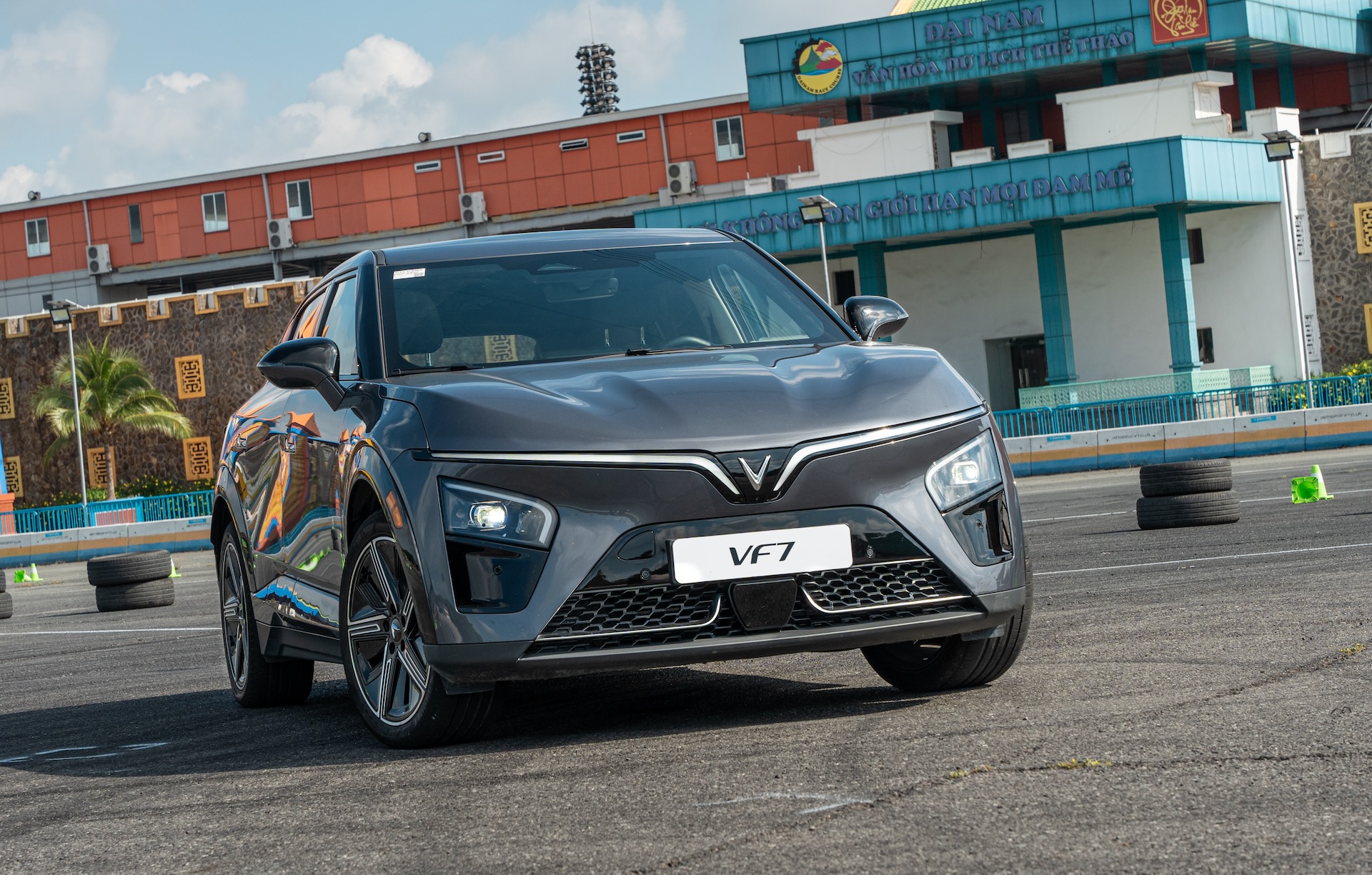 VINFAST BÀN GIAO 9.903 Ô TÔ ĐIỆN TRONG THÁNG 2